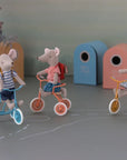 Tricycle mouse, Big sister with bag – Red Maileg