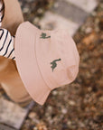 Alpha bucket hat – Beige Dino