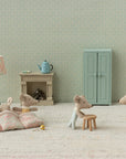 Triplets, Baby mice in matchbox - Checker