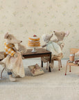Baby mouse in gown - Mint