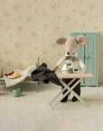 Wedding Suit, Dad mouse