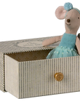 Dance mouse in daybed, Little sister