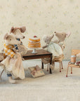 Baby mouse in gown - Powder