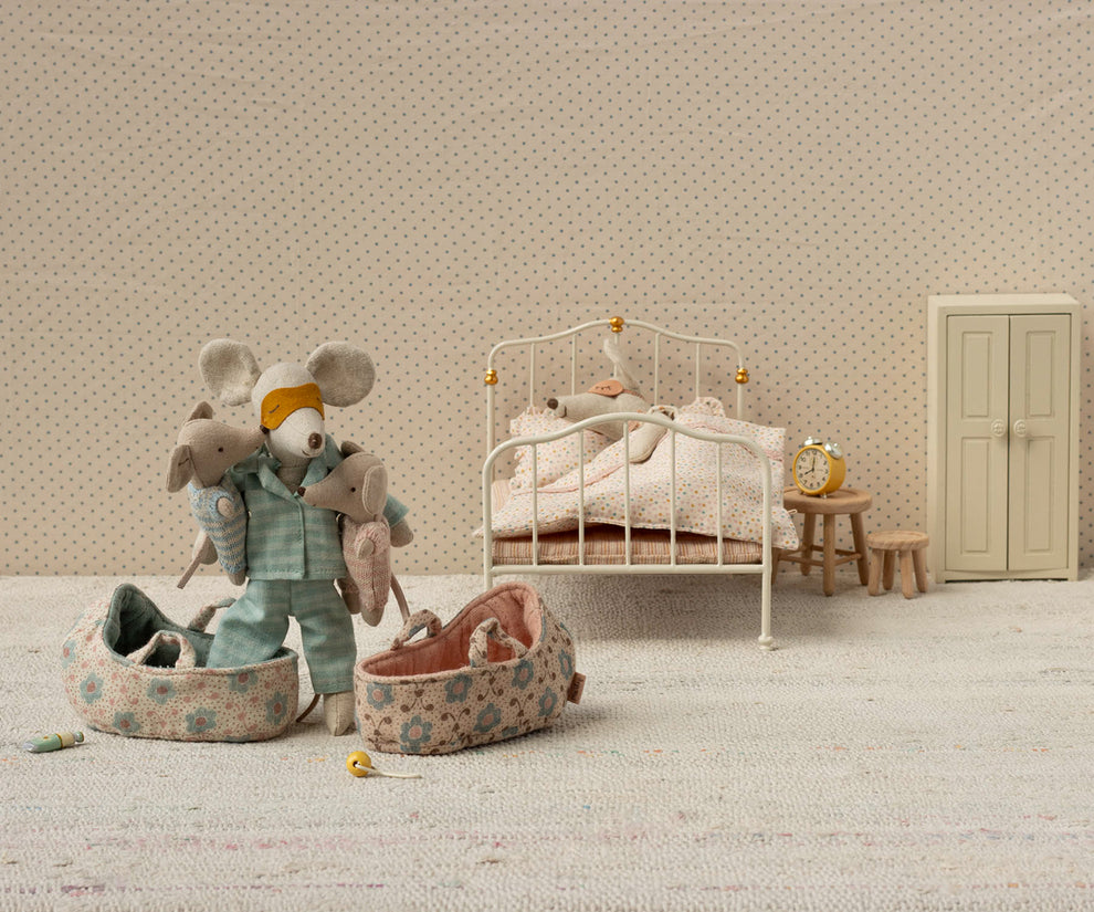 Baby mouse in carry cot - Maileg