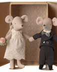 Wedding mice couple in box, Mum and Dad