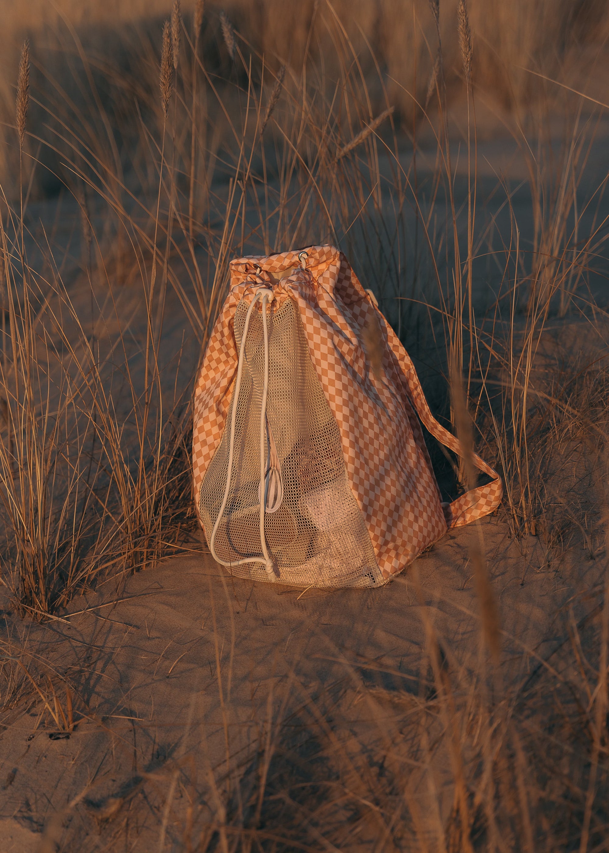 Beach Net Backpack - Speckled Diamond